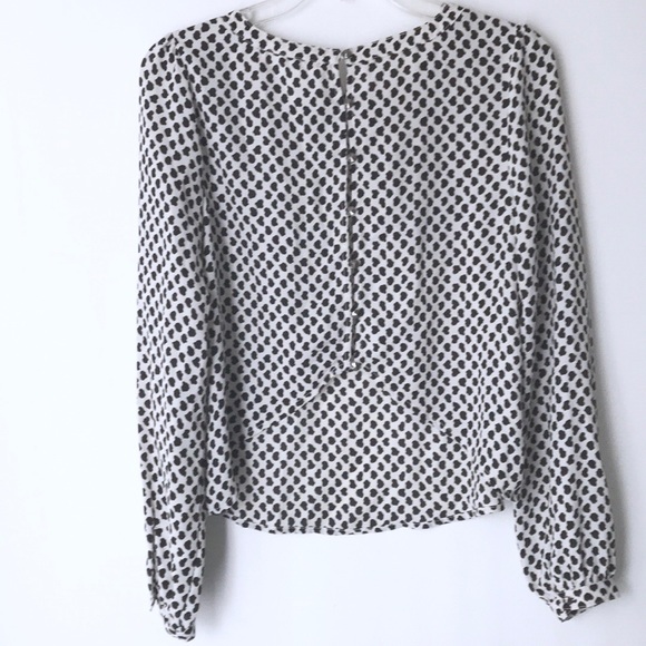 Forever 21 High Low Black & White Print Blouse. - Picture 2 of 8